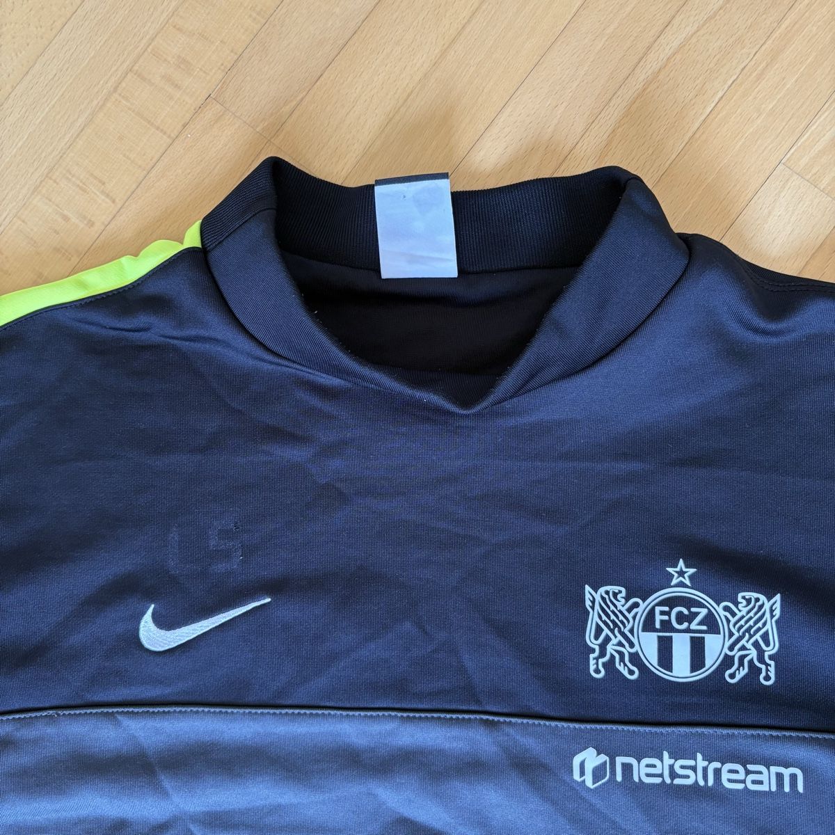 Nike Maillots de corps & Pantalons: Fc Zürich Nike Pullover Staff Only – D'occasion à Winterthur par LaBodega 2