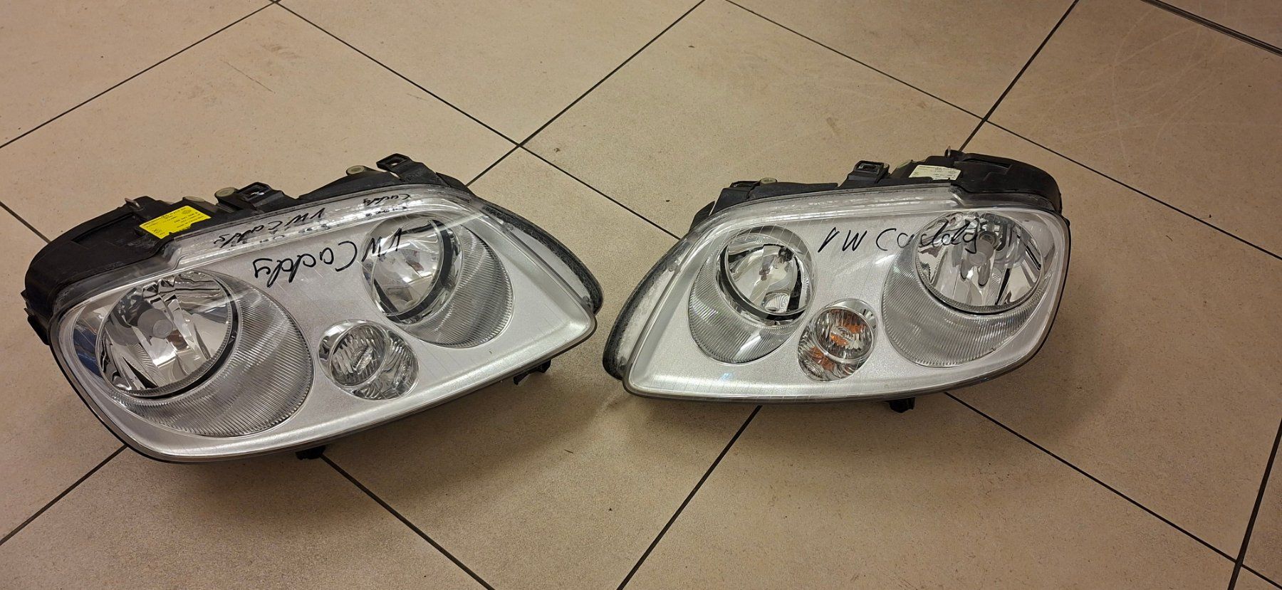 VW Phares: Scheinwerfer L+R Neu VW Caddy – D'occasion à Alpnach Dorf par Kessy4