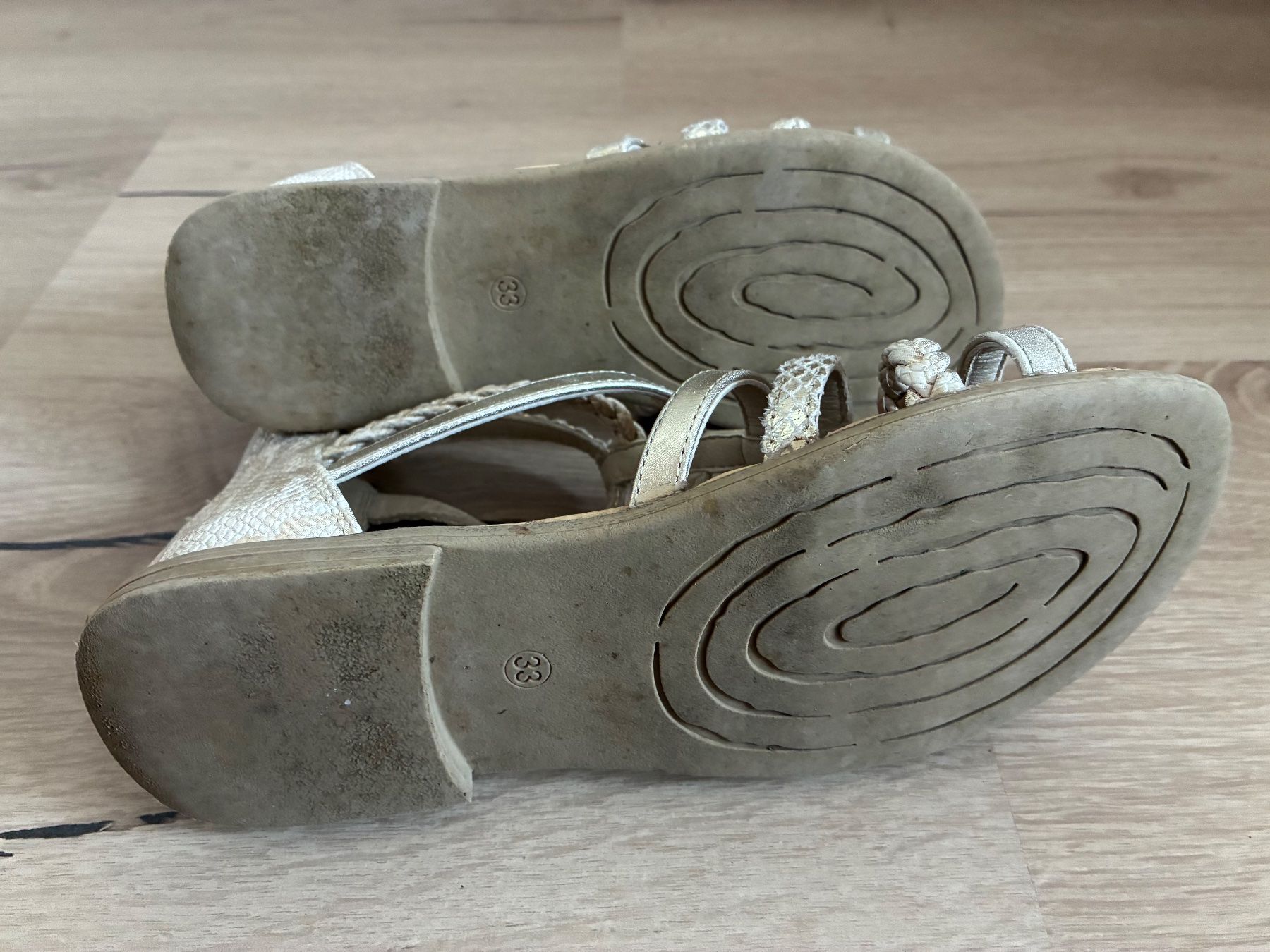 Chaussures filles: Sandalen Grösse 33 gold/beige – D'occasion à Winikon par winikon 2