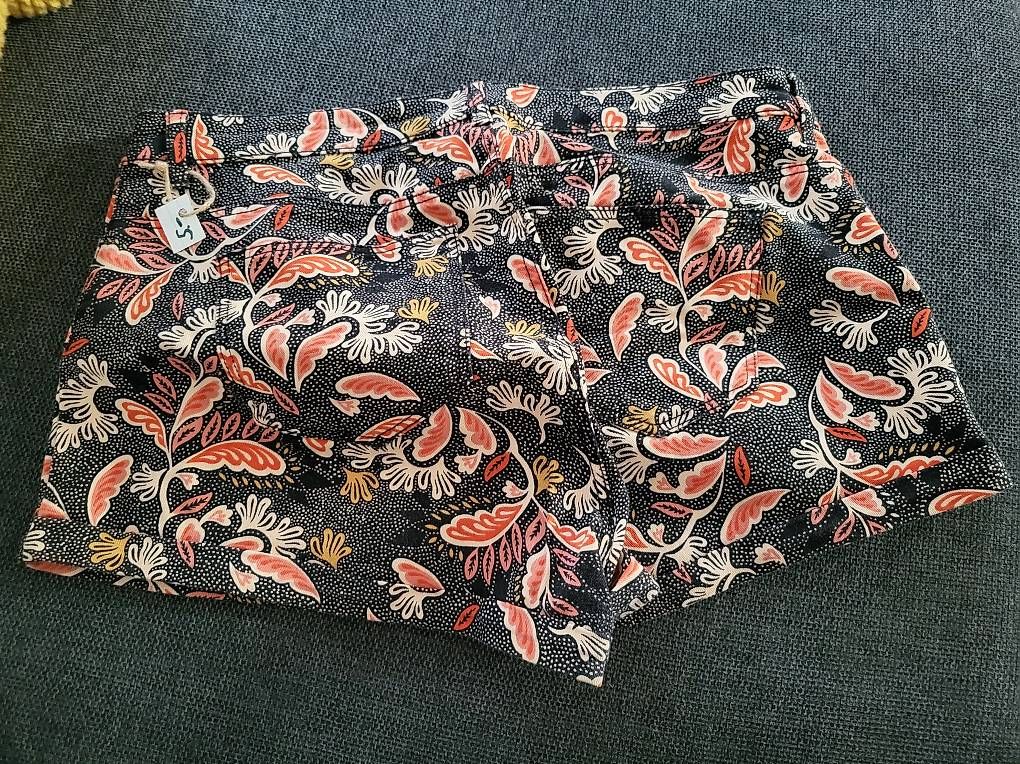 Pantaloni: Short femme – Usato da Ecuvillens venduto da loloall 1