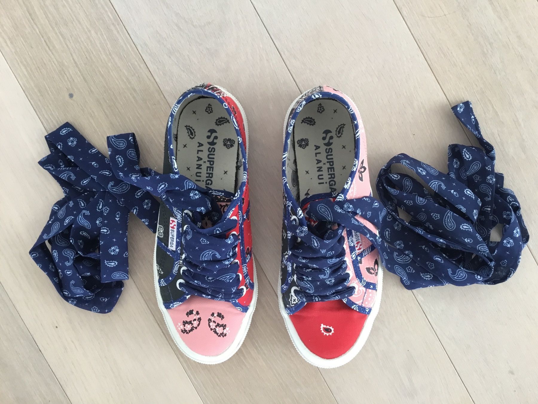 Alanui X Superga Damensneakers mit Bandana Druck Grosse 39 Kaufen auf Ricardo