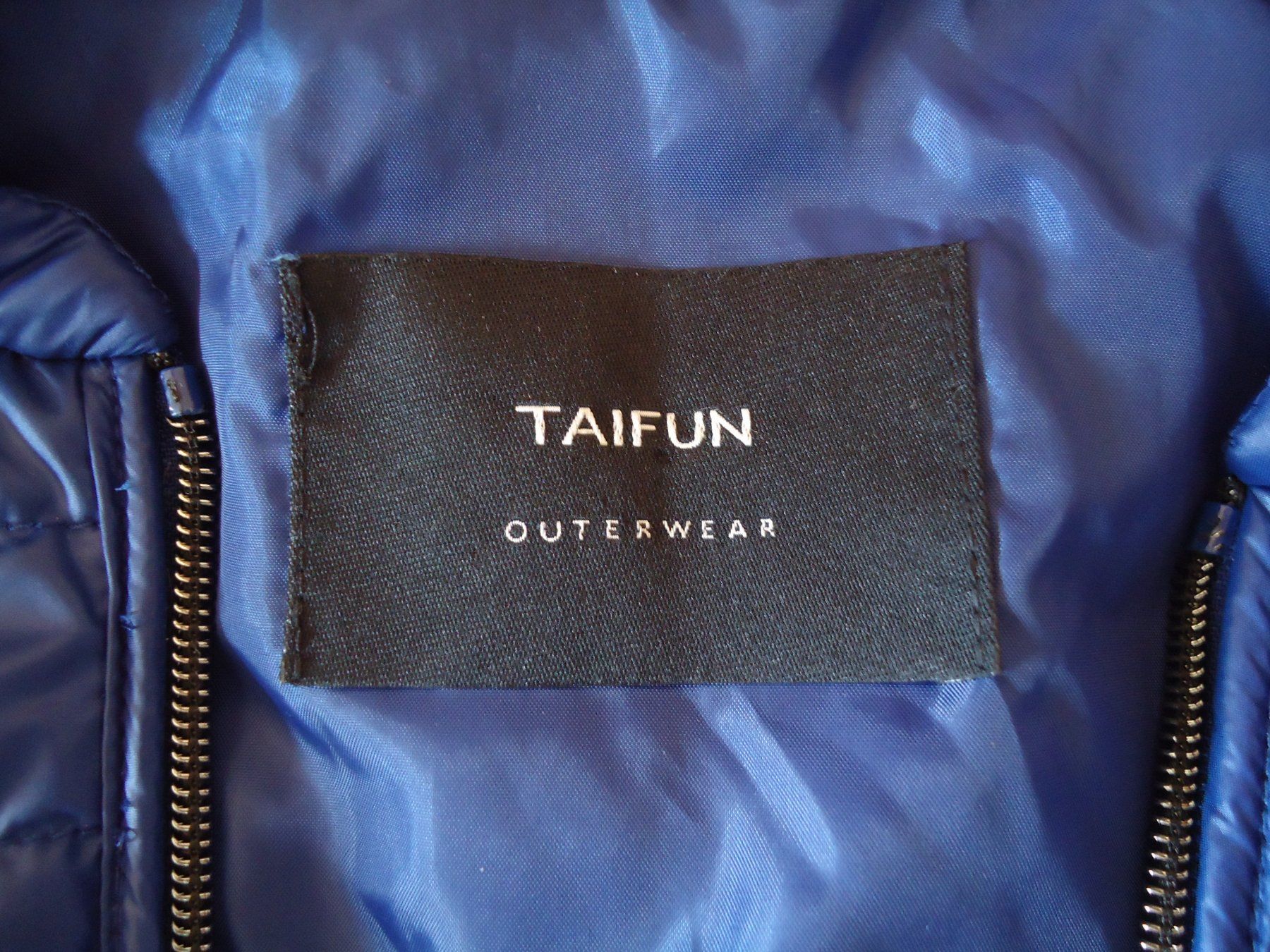 Gilet & Giacche senza maniche: TAIFUN - blaue, eher dünnere Steppweste, Gr. 42/44 + Loop – Usato da Schüpfen venduto da Sandbach62 6