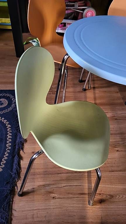 Tische: Cooler Kindertisch inkl.3 Stühle – Gebraucht aus Rorschacherberg von Maku007 1