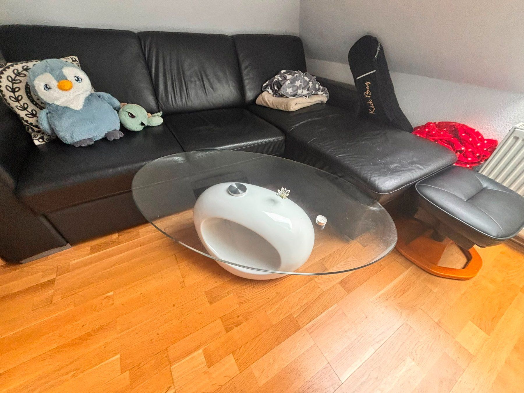 Sofas: Ecksofa Leder schwarz gebraucht mit Glasstisch – Gebraucht aus Altdorf UR von Fil_k7bn 1