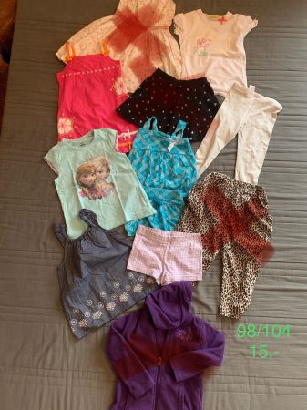 Kleiderpaket Mädchen Röckli T-Shirt Jäckli 98/104