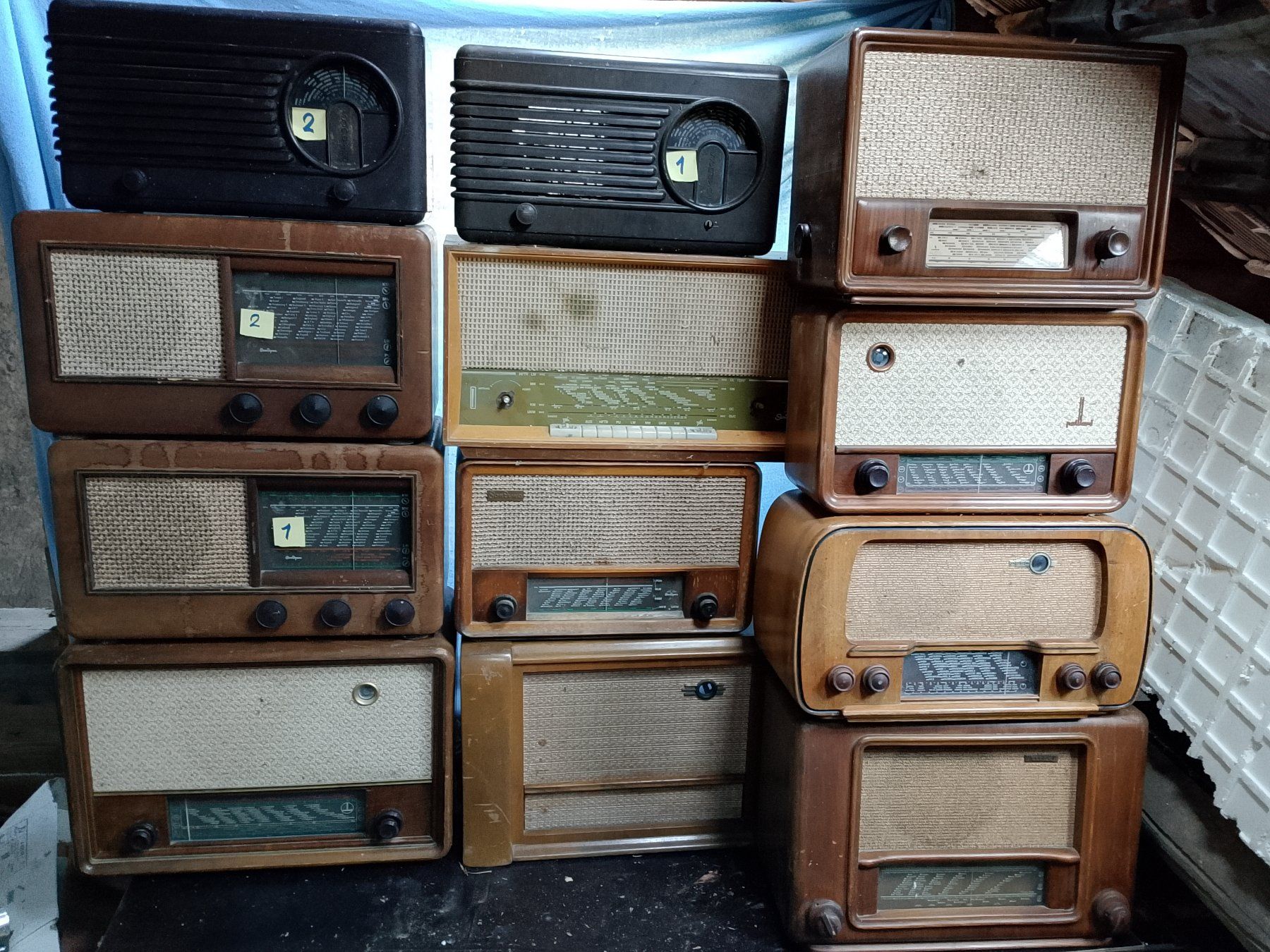 Radio: 12 Radios alt, nicht getestet – Usato da Nuglar venduto da lampa-radio
