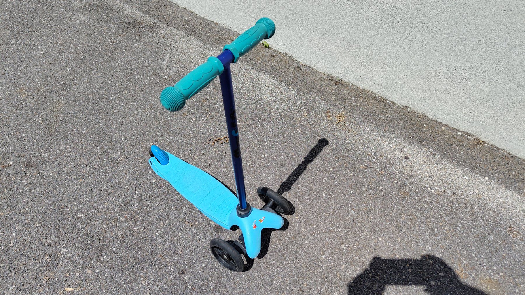 Micro Kickboard: Trotinette micro mini 3 roues – D'occasion à Chexbres par croisee2