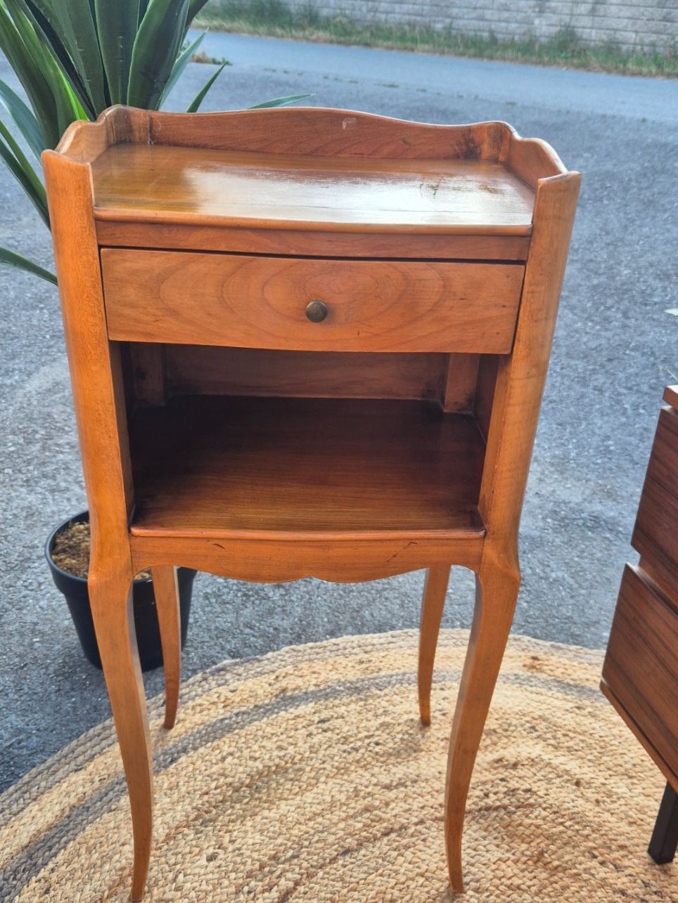 Comodini: Table de nuit,  petit meuble ancien – Usato da Fully venduto da tameab