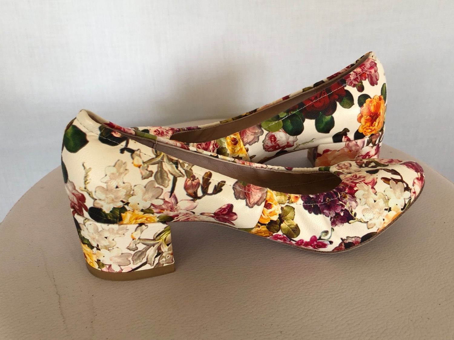 Damenschuhe: Escarpins fleuris Couleur Pourpre taille 36 comme neufs – Neu (gemäss Beschreibung) aus Coppet von Vanessamode 1