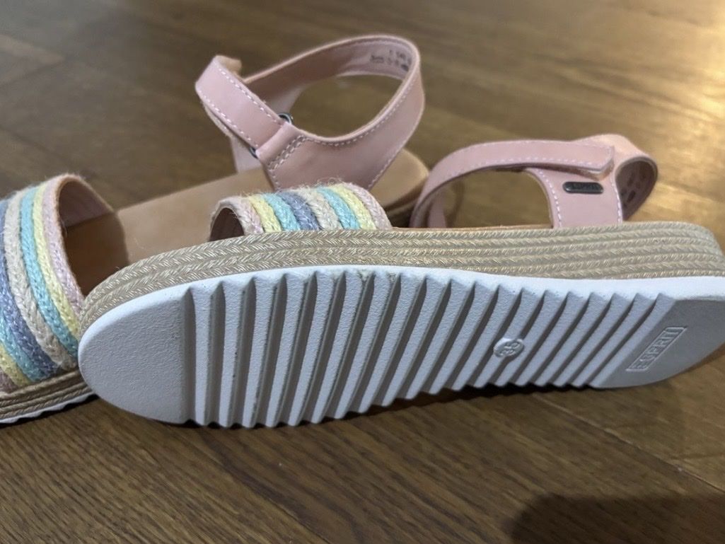 Esprit Chaussures filles: Esprit Sandalen 35 – Neuf (Voir description) à Buchrain par Ham2383 1