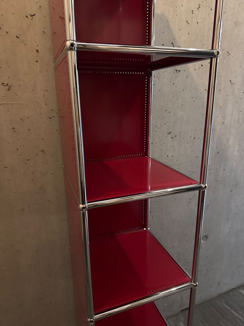 USM Scaffali: Usm Haller Regal rot – Usato da Widen venduto da sal_mk5q 1