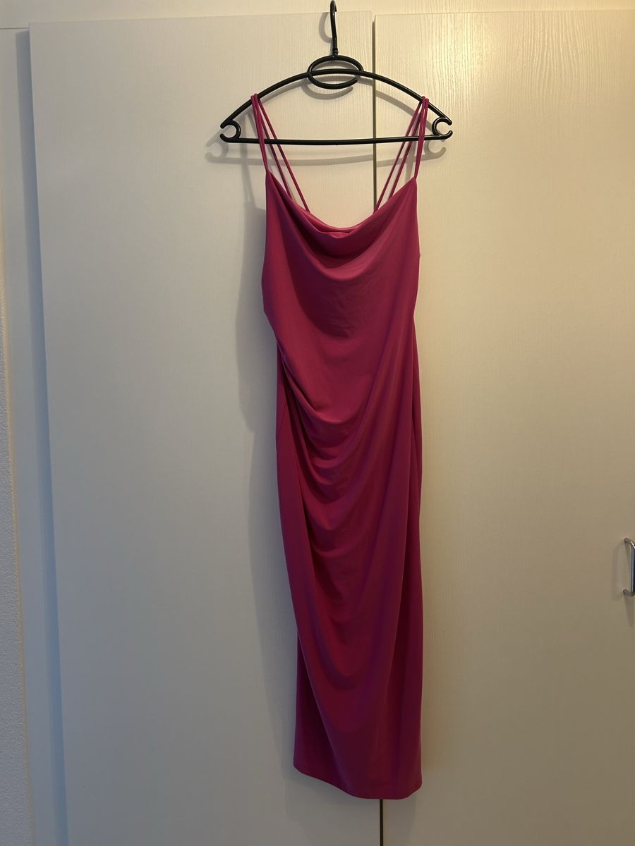 Zara Vestiti: Robe rose Zara taille S – Usato da Villars-sur-Glâne venduto da ale_7h26
