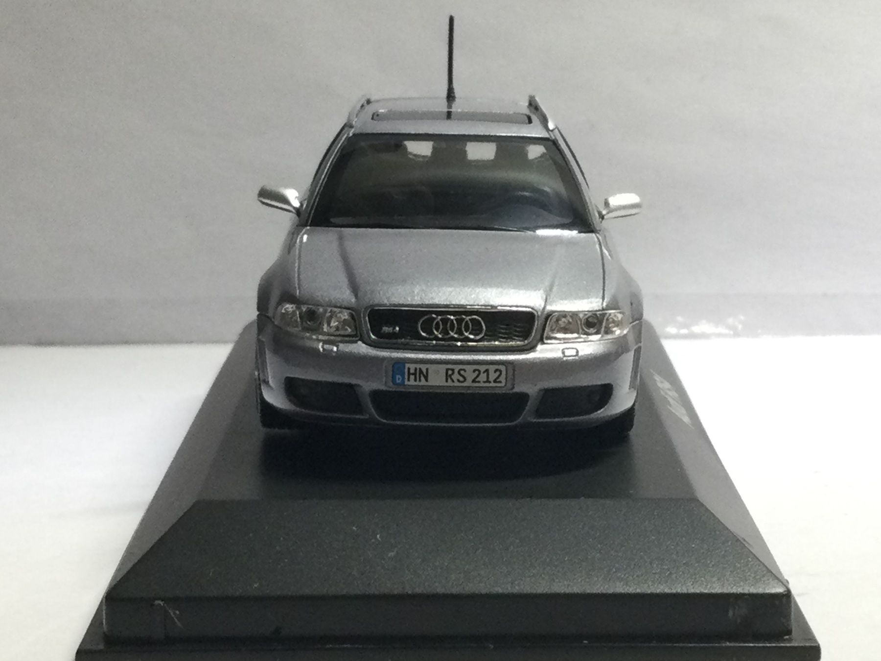 Audi Modellautos: Minichamps 1:43 Audi RS4 Silver 2000 – Neu und originalverpackt aus Herisau von cacamarena09 3