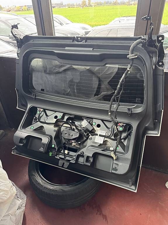Tutti pezzi di ricambio auto: Heckdeckel Land Rover – Usato da Marbach Sg venduto da GarageFreund 4
