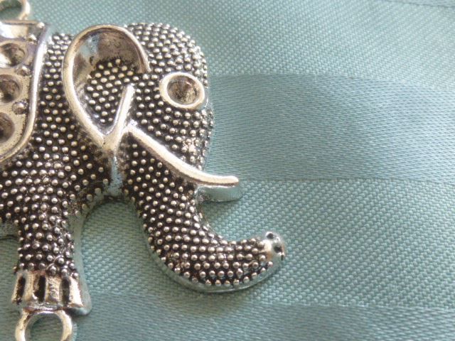 Ciondoli: Anhänger Elefant mit Patina Silber – Usato da Hinwil venduto da Glasperlen 1