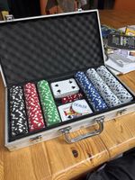 Koffer mit Pokerzubehör, Chips, Karten, Dice