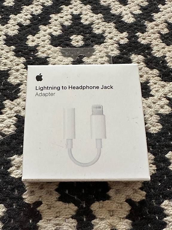 Apple Caricabatterie: Apple Lightning-auf-3.5mm- Kopfhöreranschluss – Usato da Amriswil venduto da tom_86pz