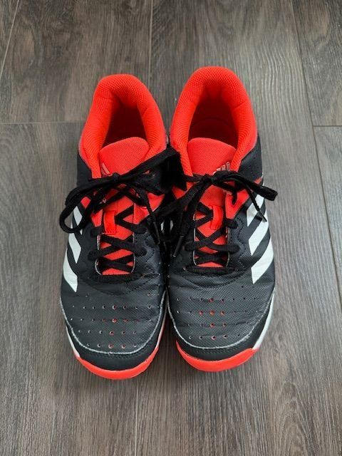Adidas Herrenschuhe: Adidas Hallenschuhe Gr. 38 – Gebraucht aus Horgen von nafets8810