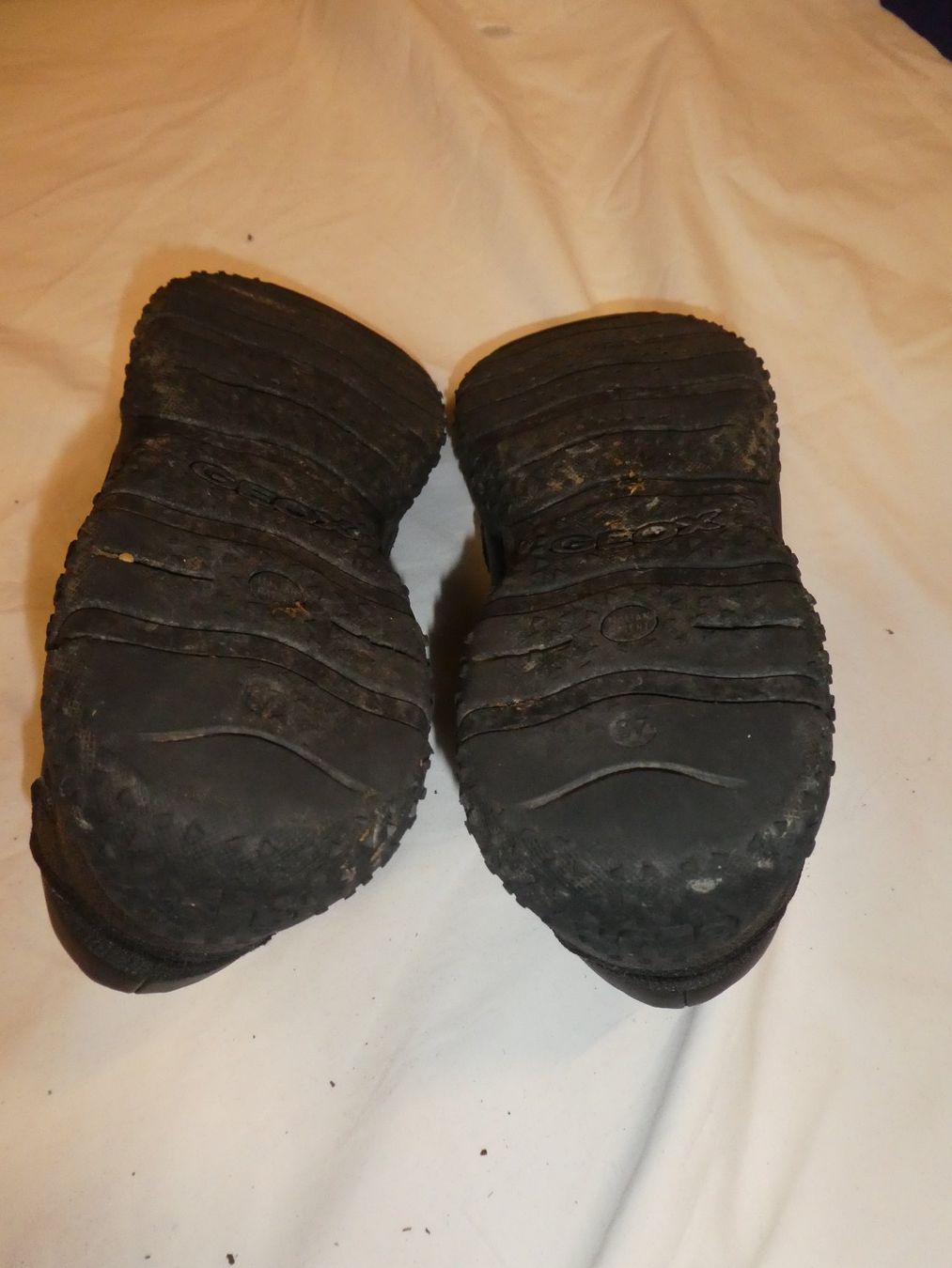 Geox Scarpe per ragazzi: schwarze GEOX Turnchschuhe mit Klett Gr. 37 – Usato da Zürich venduto da anavlis-thymiano 4