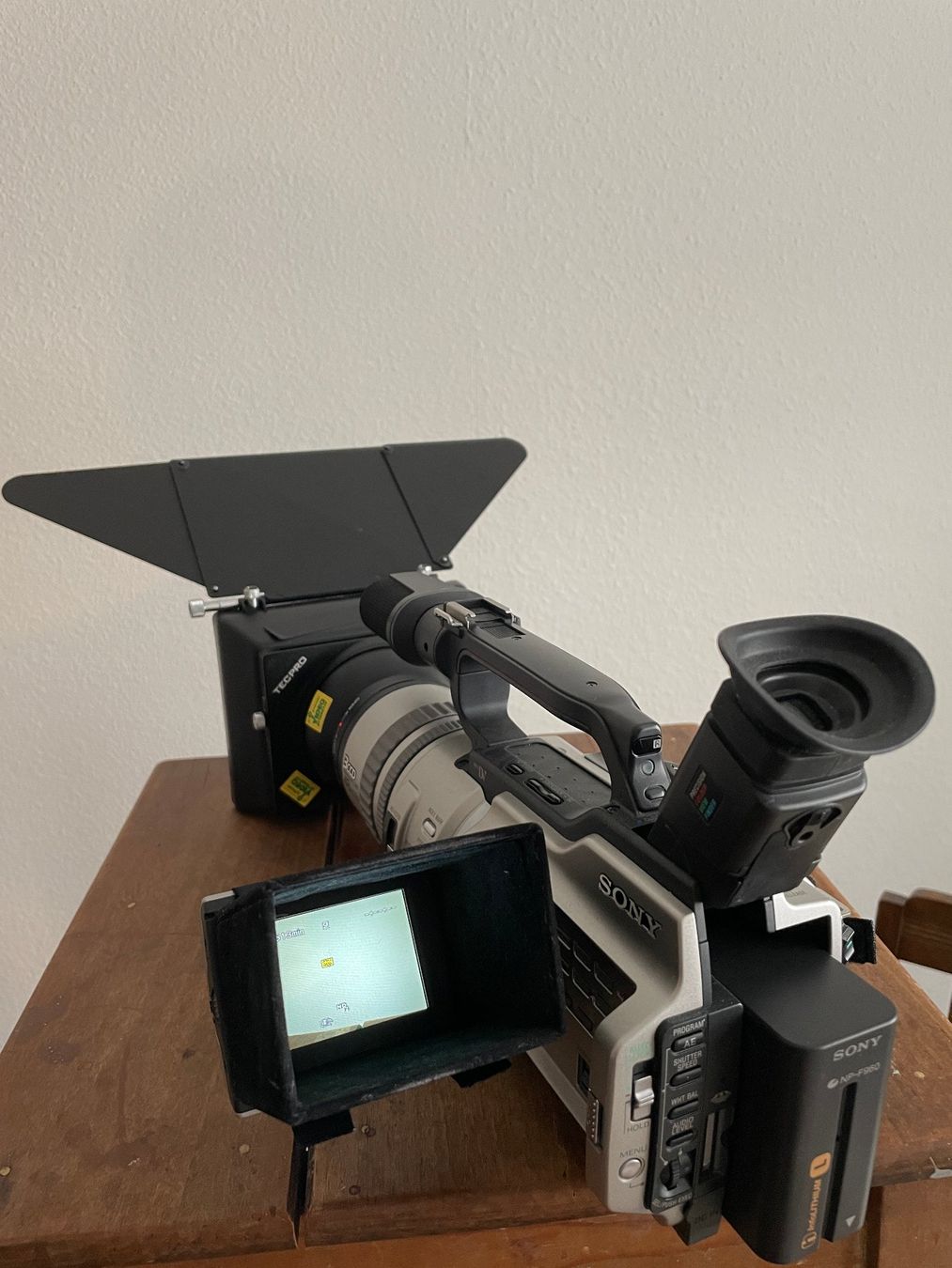 Sony Videocamere: Sony DCR-VX2000E - mit viel Zubehör – Usato da Kriens venduto da ruedi740 1