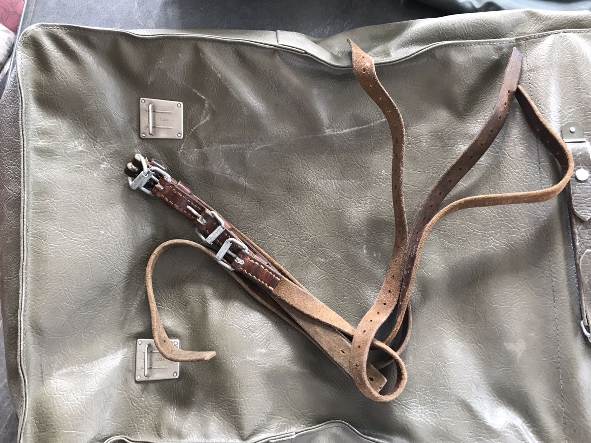 Schweizer Armee Borse: Militärtasche mit Inhalt  – Usato da Aarwangen venduto da sch_8s5v 2