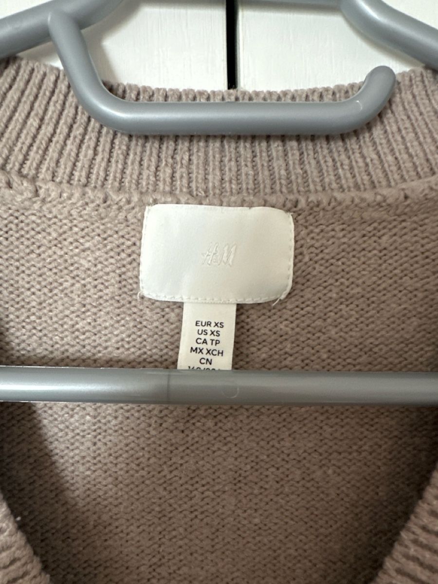 H&M Maglioni & Felpe: H&M Pullover grau Grösse XS mit V-Ausschnitt – Usato da Buchs AG venduto da tifena 1