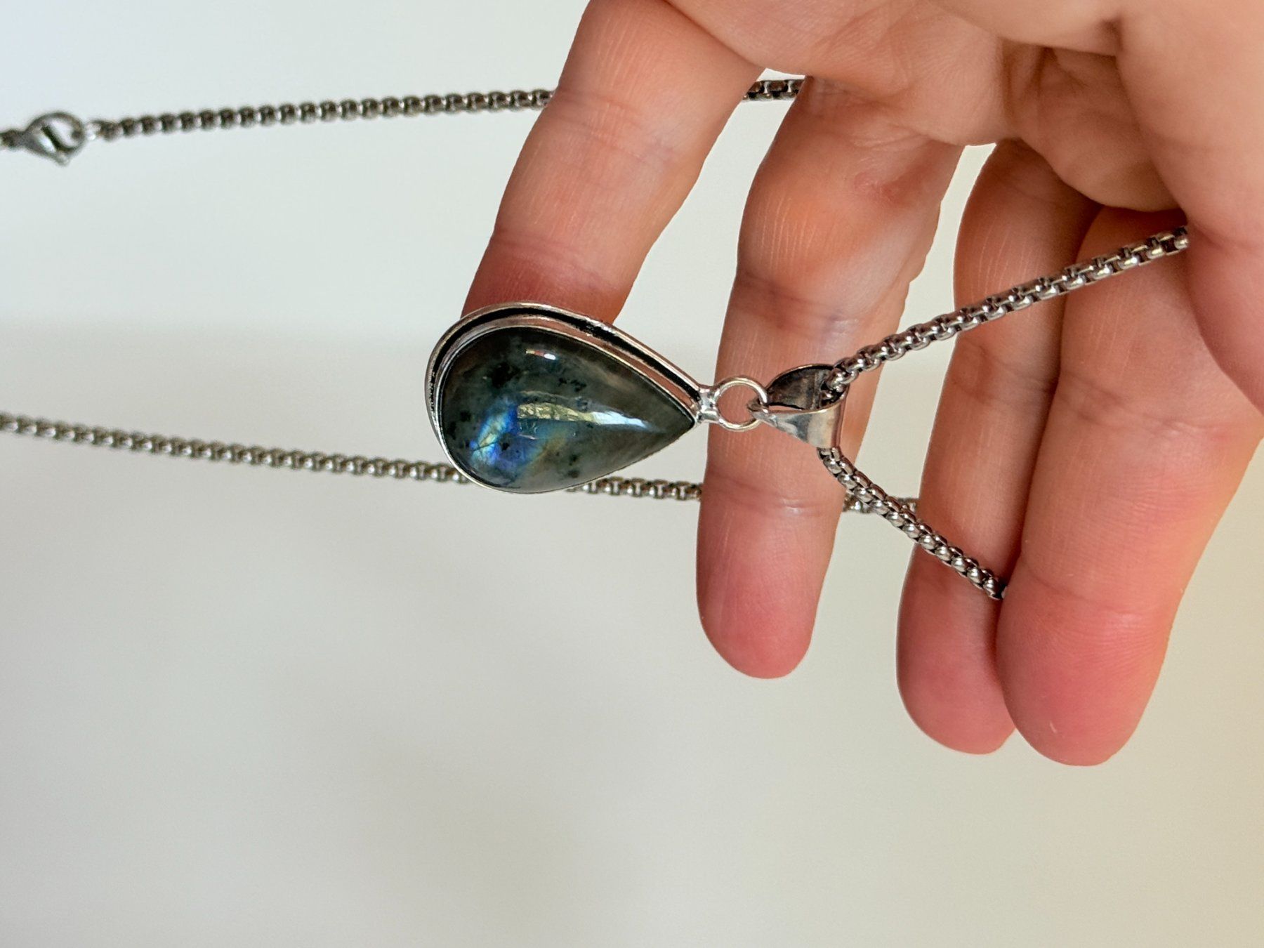 Ketten: Collier avec labradorite - Élégant & Naturel! – Neu und originalverpackt aus Genève von AWWA 2