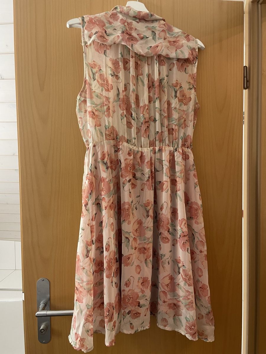 Kleider: Blumen Kleid – Gebraucht aus Benken ZH von tschiddl98 1