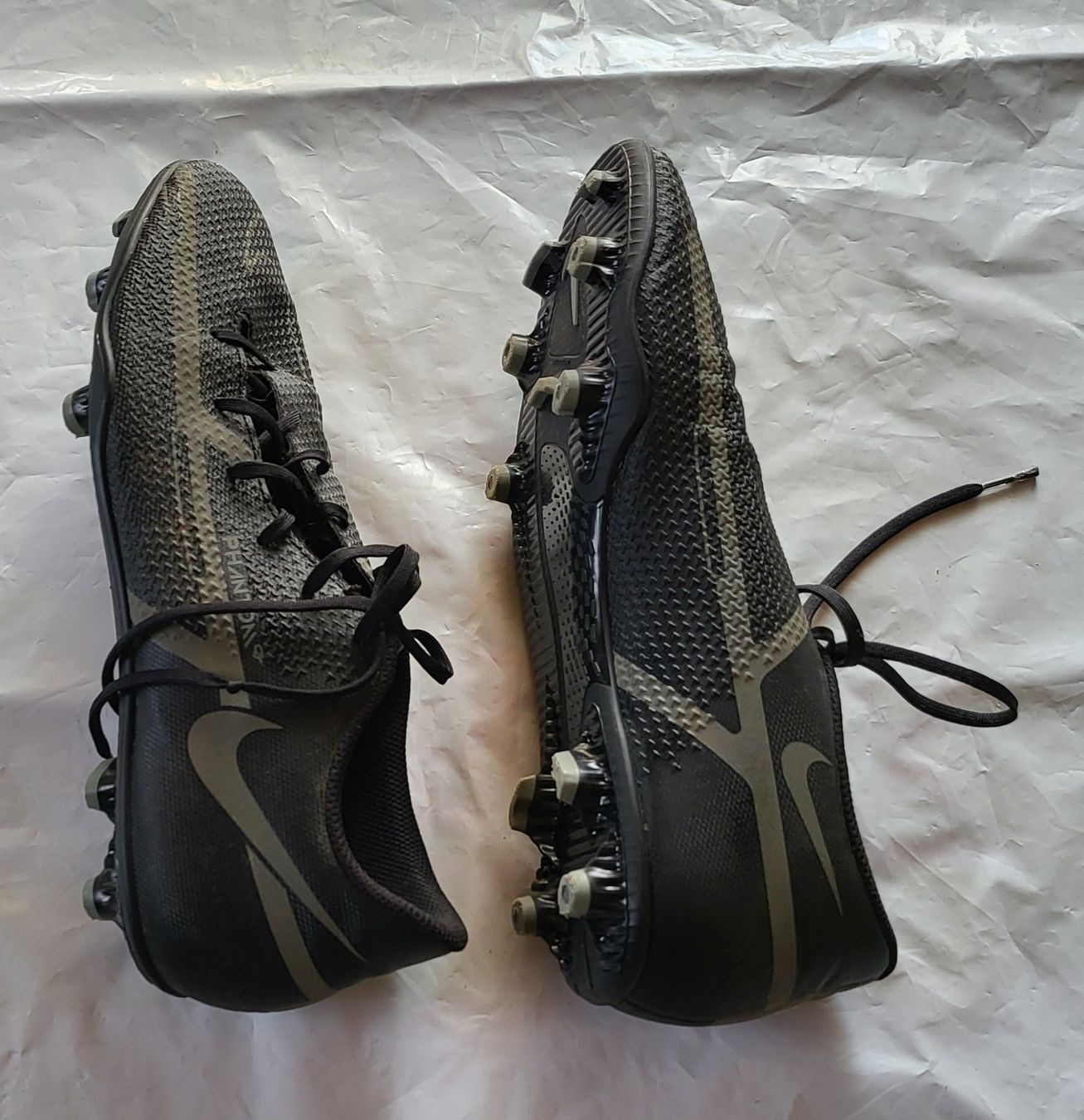 Nike Scarpe da uomo: Chaussures de foot Nike Phantom, taille 43 – Usato da Niedergösgen venduto da Eva2410 2