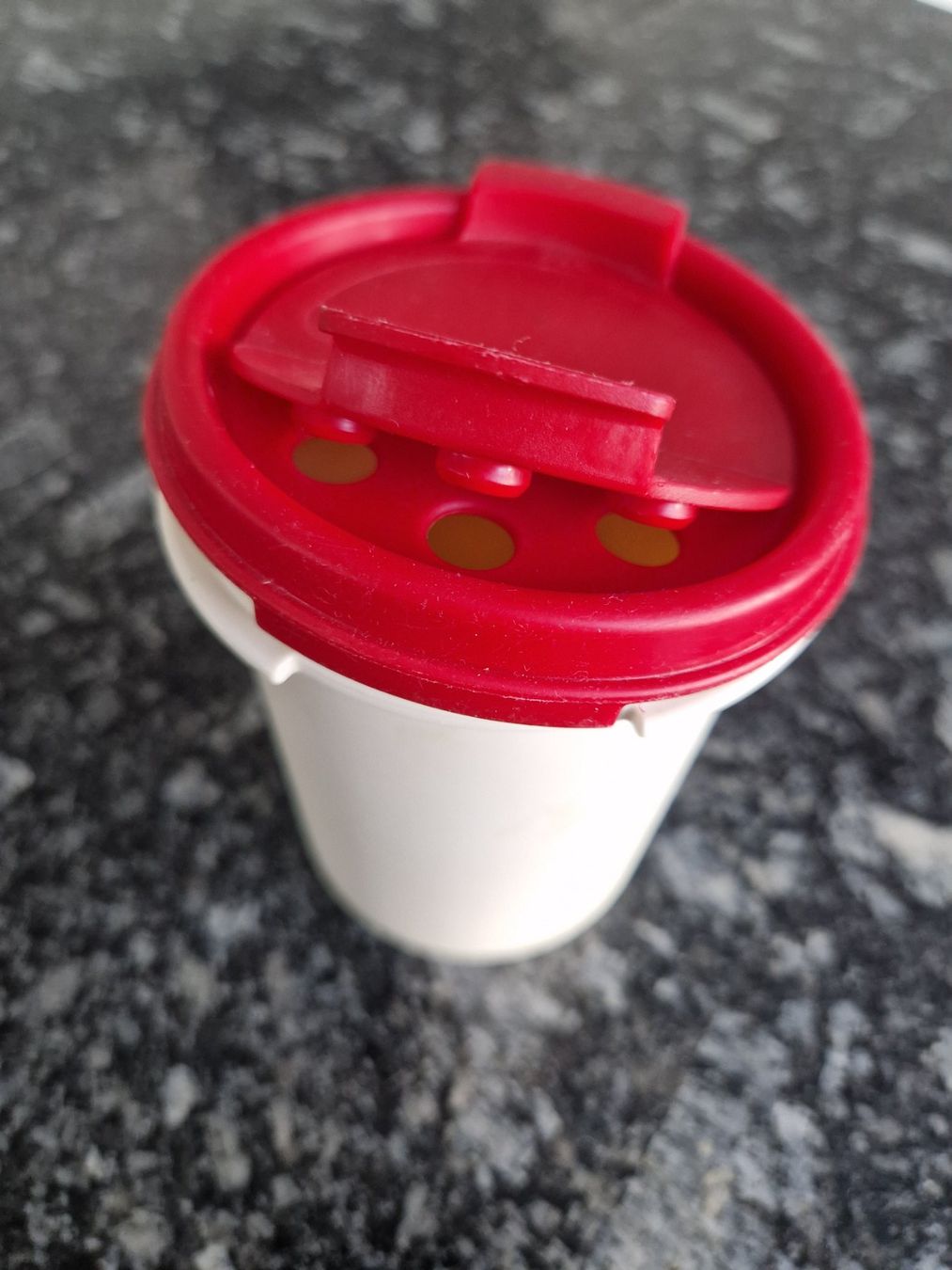 Tupperware Behälter & Ähnliches: Tupperware Streuer - Parmesanstreuer / 440ml – Gebraucht aus Mezzovico von maemy