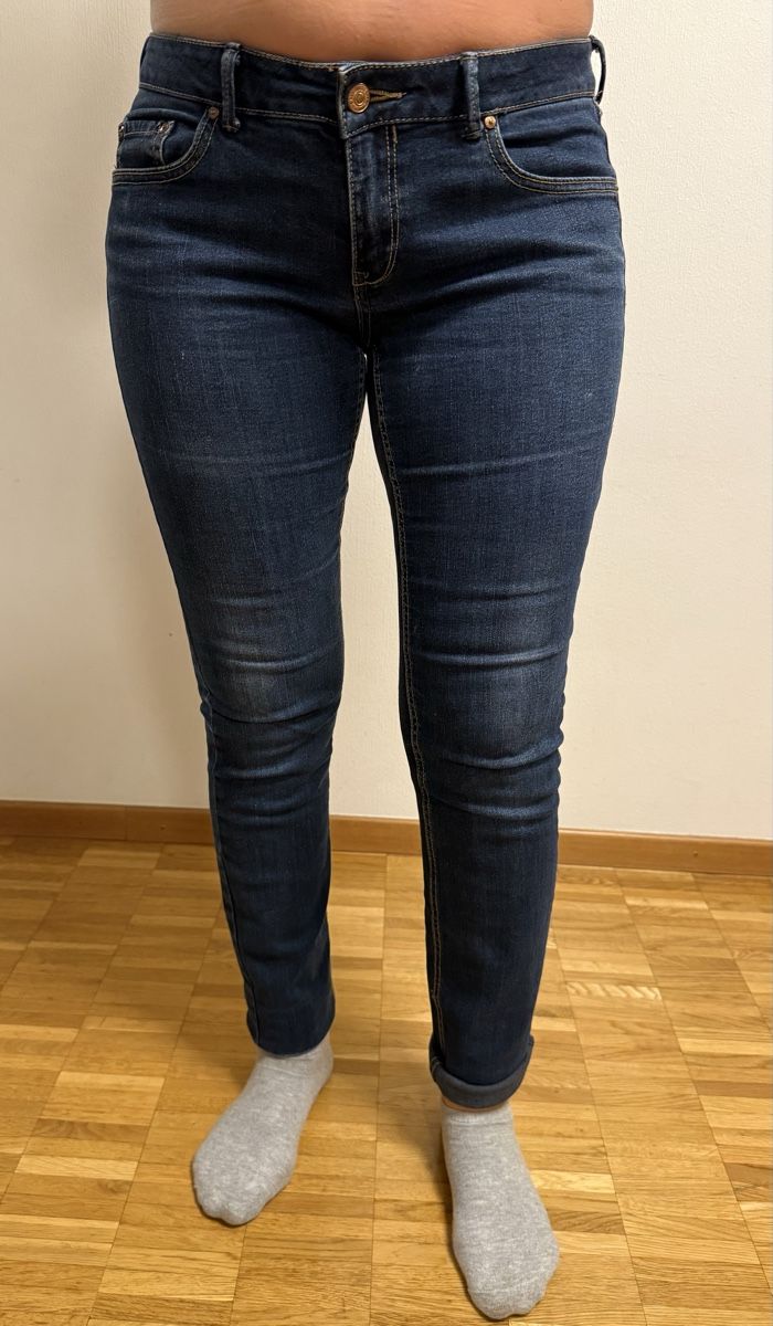 Mango Jeans: Jeans Mango skinny taille 36 – Usato da Les Avanchets venduto da NR07