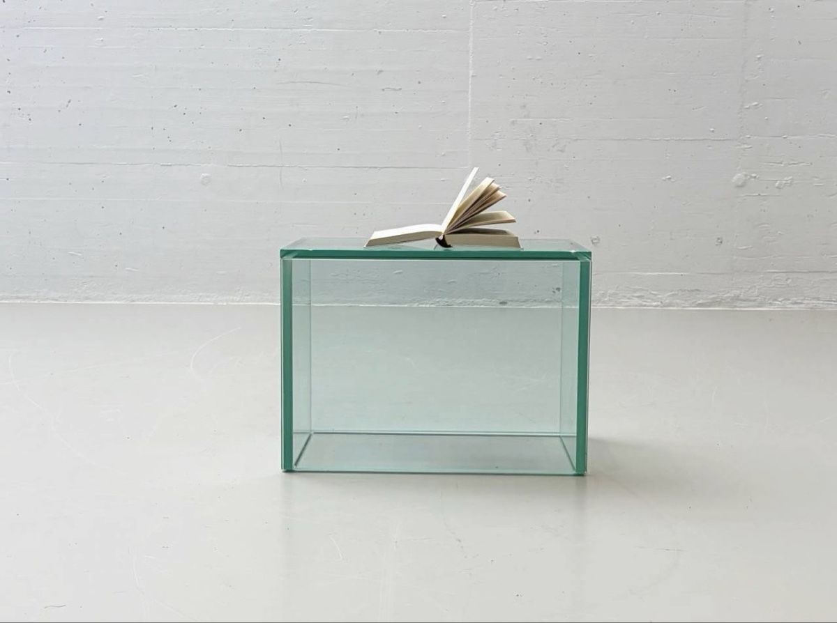 Comodini: BEISTELLTISCH AUS MASSIVEM FLOATGLAS, 1990 – Usato da Glattbrugg venduto da SonnySchwarz