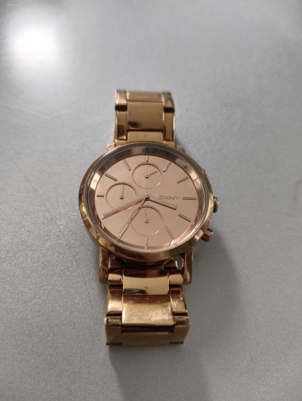DKNY Montres: DKNY Damenuhr Roségold – D'occasion à Würenlingen par Saphiiira