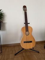 Gitarre inkl. Ständer  