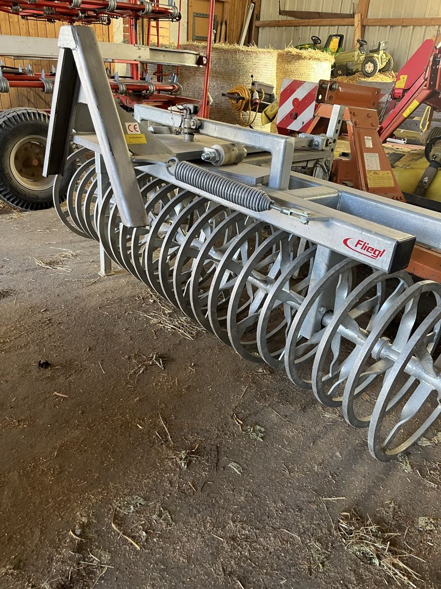 Tutte le macchine: Fliegl Frontpacker (Messerwalze) – Usato da Vordemwald venduto da hof_4803