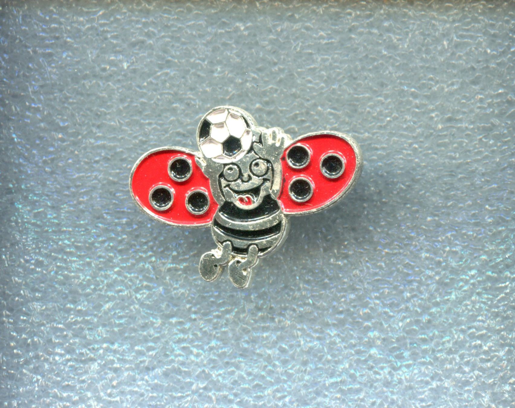 Placchette & Badge: BLICK Käfer  FUSSBALLER – Usato da Winterthur venduto da Sammleroase