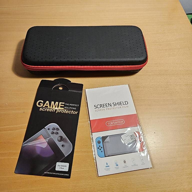 Nintendo Konsolen: Nintendo Switch Oled mit viel Zubehör – Gebraucht aus Olten von -Enzian- 1