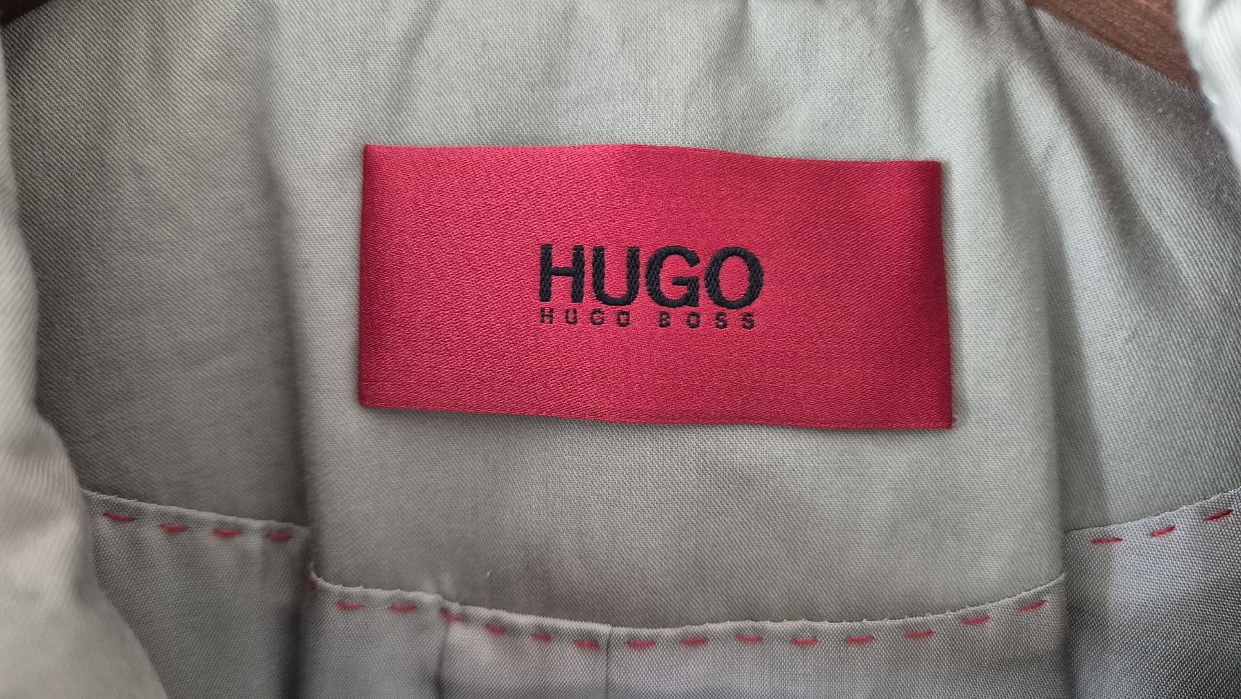 Hugo Boss Cappotti: Trenchcoat von Hugo Boss – Usato da Auw venduto da Goldflimmer 2