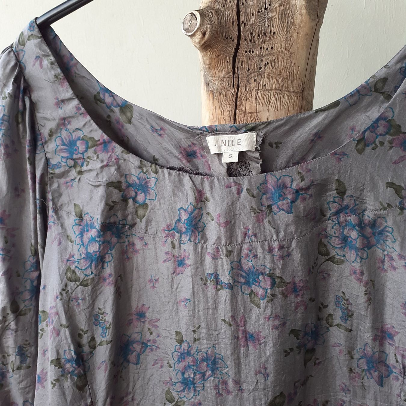 Nile Blusen: Nile Bluse 100% Seide, S – Gebraucht aus Bern von Solarsystem 9