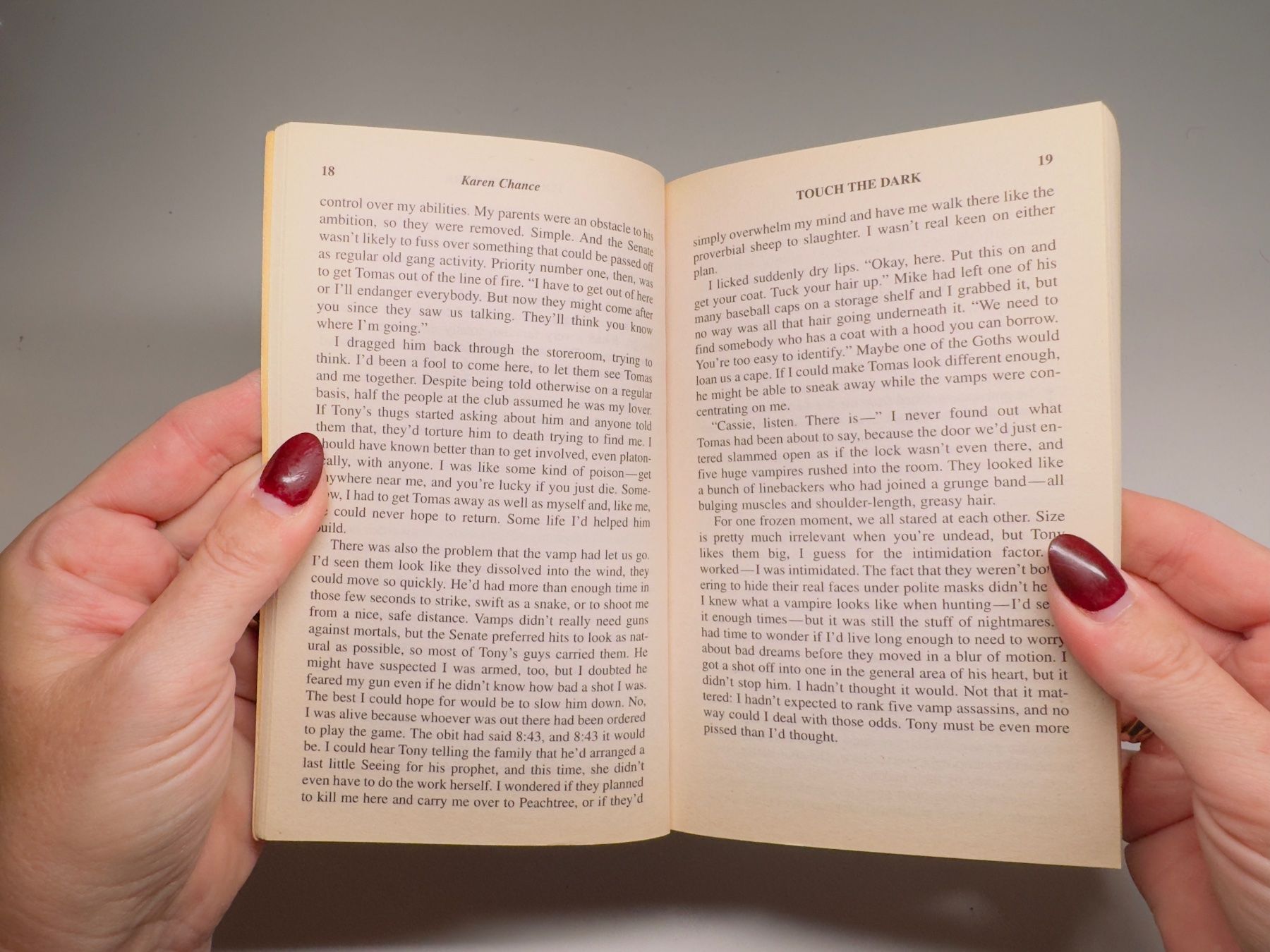 Bücher: NOVEL: Karen Chance, Touch the dark – Gebraucht aus Grosswangen von English_books 3
