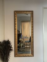 Spiegel mit goldenem Rahmen - Maisons Du Monde