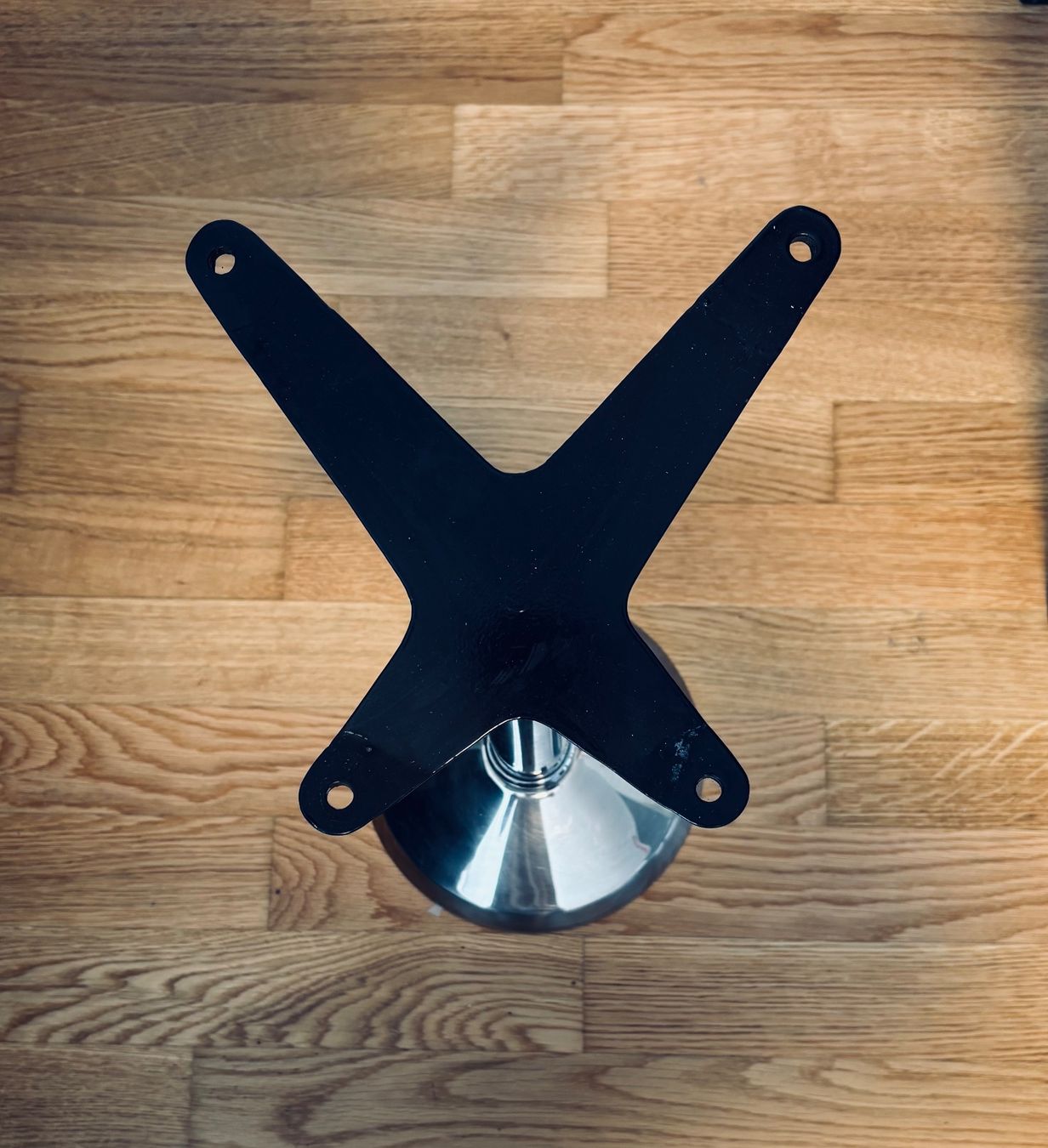 Eames Sessel: Eames Floor-Mount Pedestal Untergestell (ganz selten) – Gebraucht aus Sissach von swxx5 6