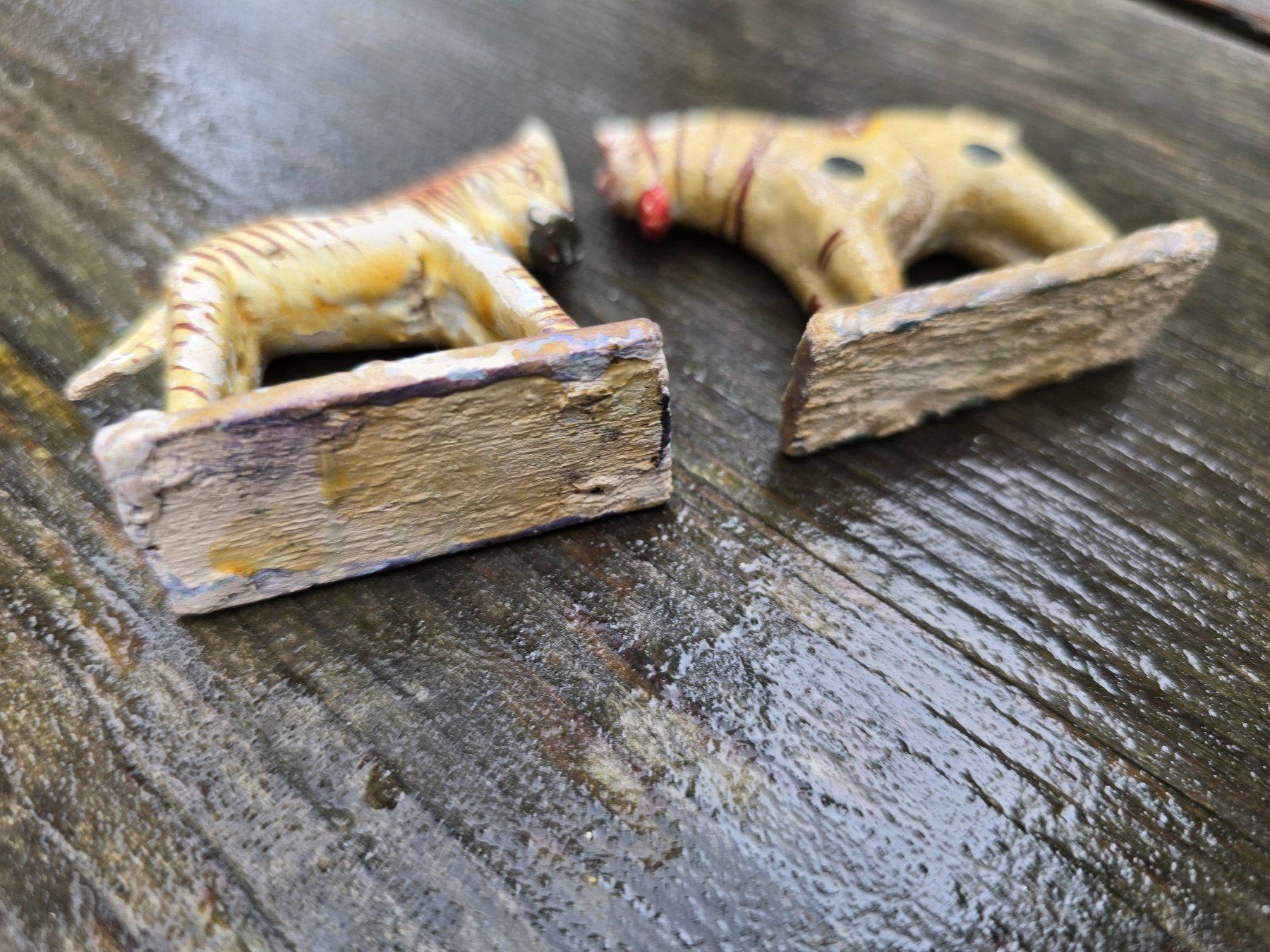 Jouets: Antike Holzpferdchen, handbemalt, 2 Stk. – D'occasion à Romanshorn par Rachacha 1