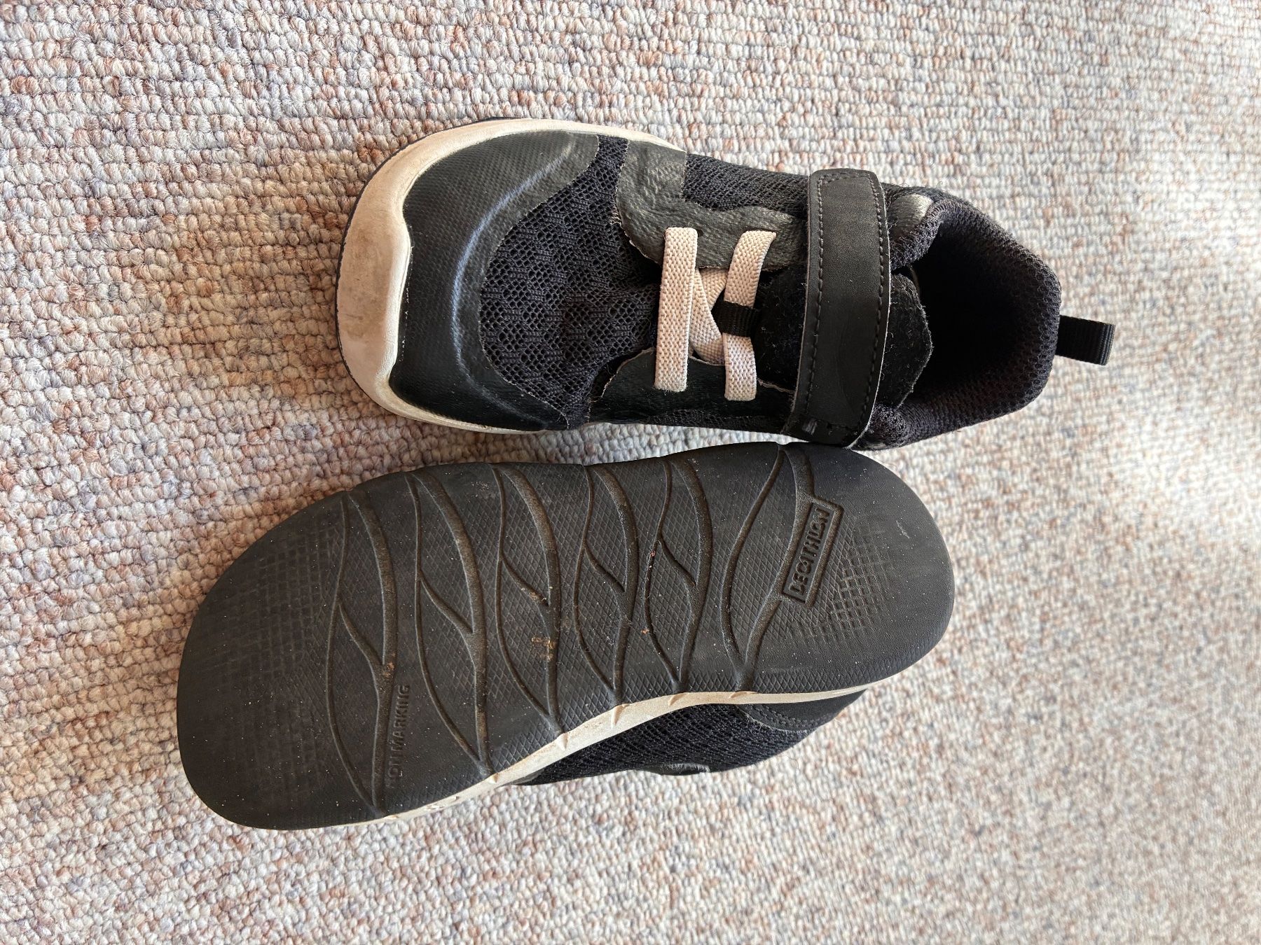 Decathlon Schuhe für Jungen: Turnschuhe Decathlon, Grösse 24 – Gebraucht aus Bättwil von tre_tj9g 1