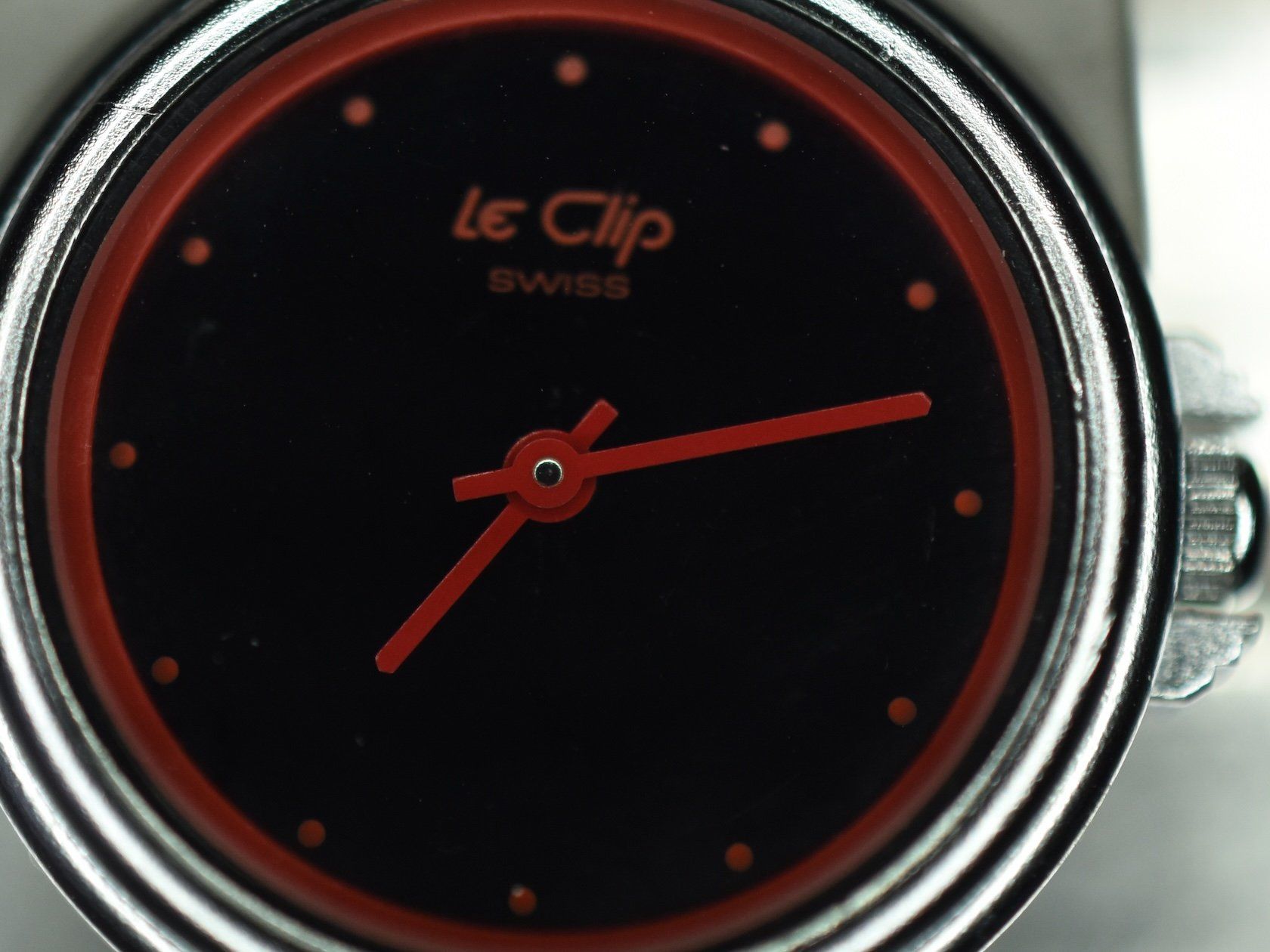 Orologi: LeClip, Die Anklemmuhr, schwarz rot grau, Std Min – Usato da Emmen venduto da renerich