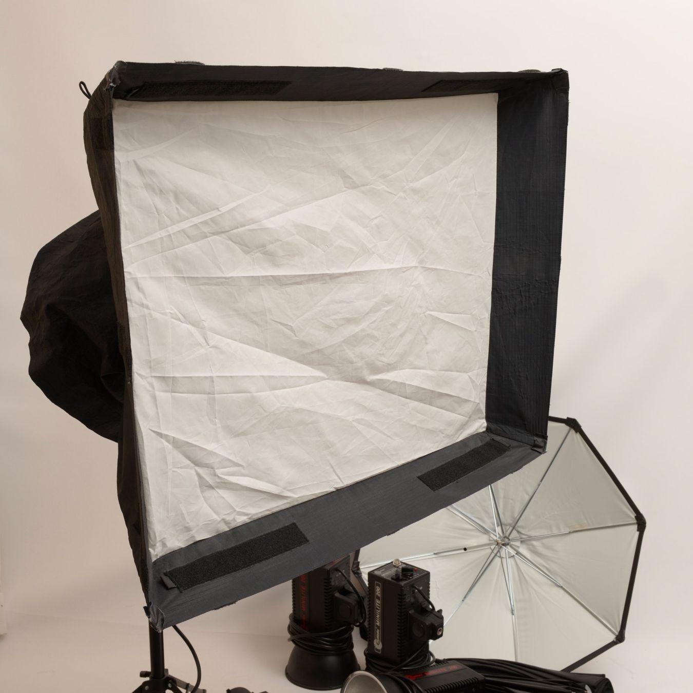 Flash: 4 flash de studio Multiblitz Minilite 200 avec accessoires – Usato da Biel/Bienne venduto da Zavion 3