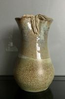 VASE/BLUMENVASE HANDARBEIT AUS TON/BEIGE.