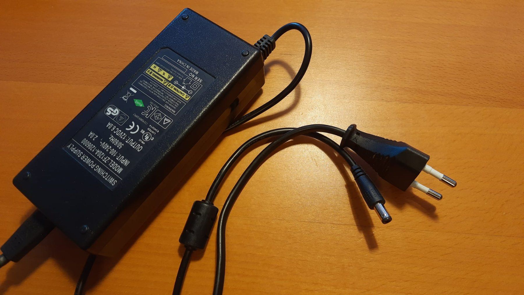 Ladegeräte: ZF120A-1206000 Switching Power Supply – Gebraucht aus Zürich von balin777