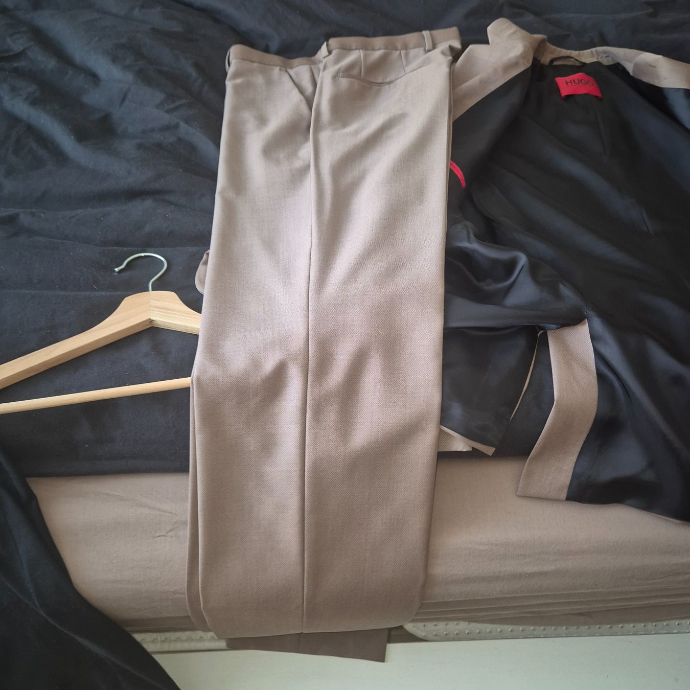 Hugo Boss Completi: Hellbrauner "Hugo Boss" Anzug, Gröss 50 – Usato da Wettingen venduto da Trainer2 4