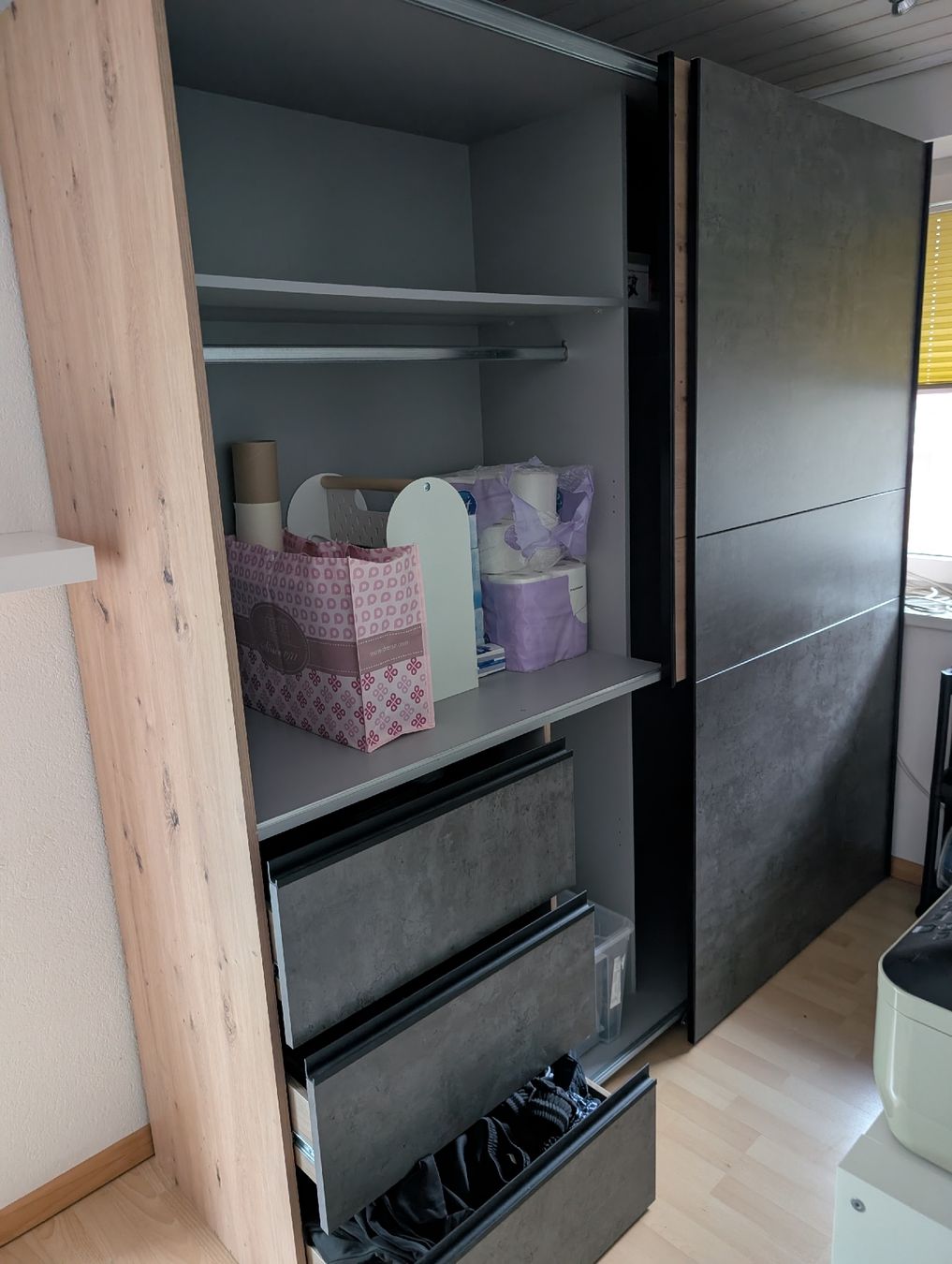 Armadi: Schrank Holzoptik Anthrazit gebraucht – Usato da Geuensee venduto da wini90 3